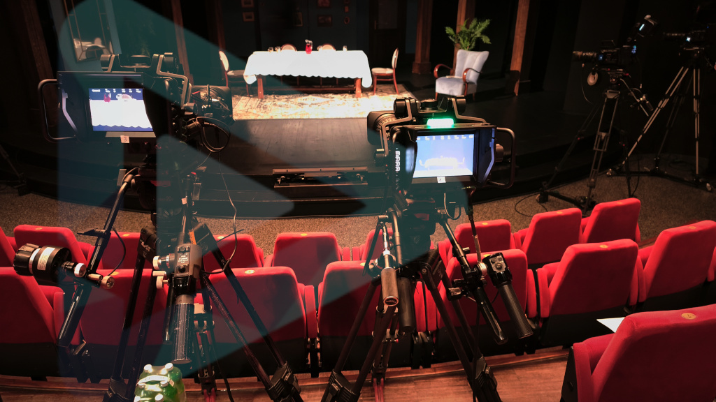 dwie kamery do streamingu sztuki teatralnej w Warszawie