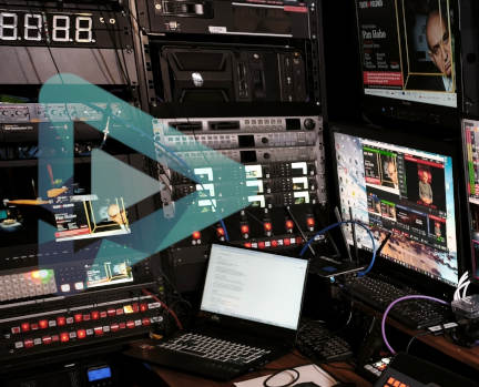 12 Wnętrze wozu transmisyjnego live TV